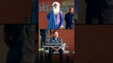 It’s Hard to Beat Sadhguru at Frisbee