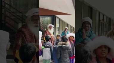Tiny Tots at Isha School Give a Big Hug to Sadhguru