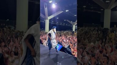 Sadhguru Dances Away at the "Soak in Ecstasy of Enlightenment" Program in Sydney.